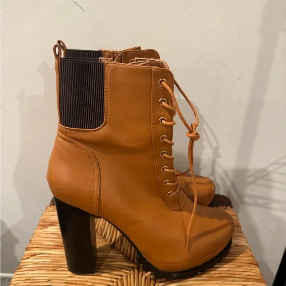 Tan Lace-Up Ankle Boots Size 11 - Picture 3 of 4
